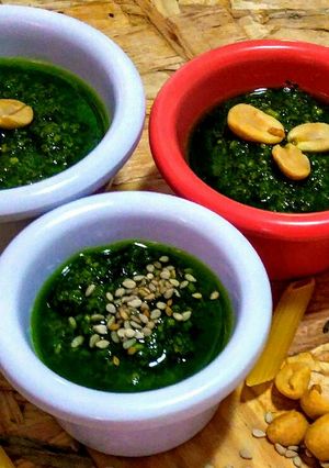 Una foto de Pesto de albahaca con Maní (cacahuete)...!