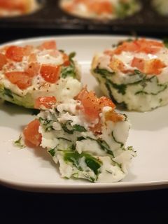Una foto de Nidos 'fit' de espinacas y tomate
