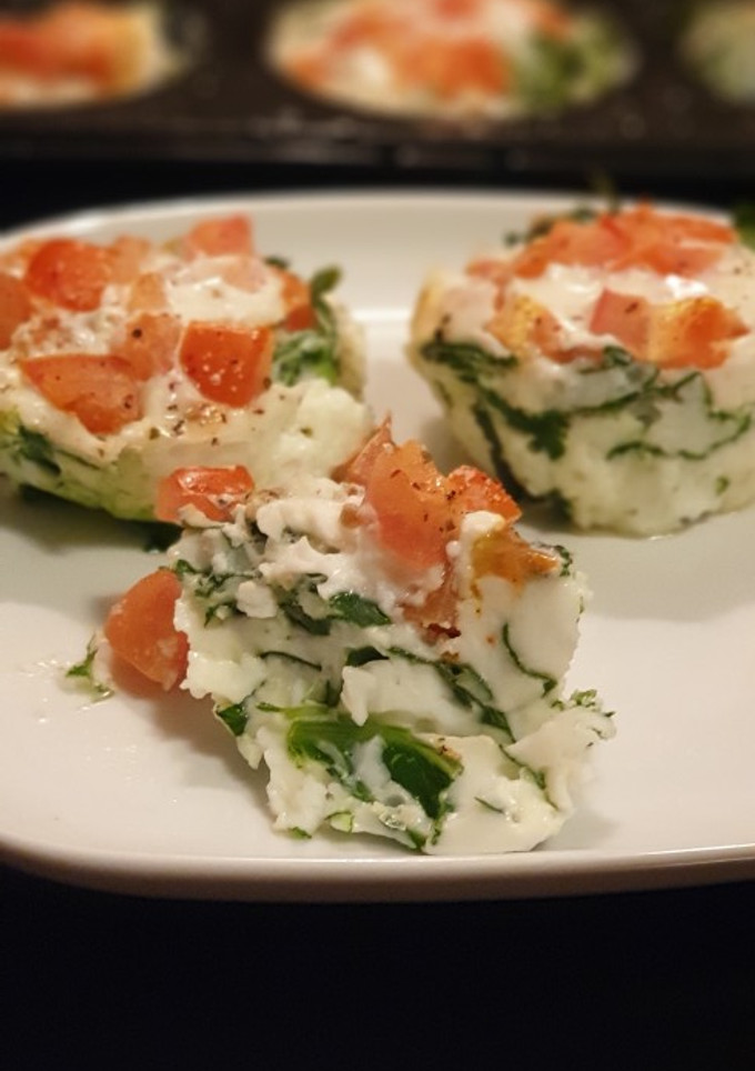 Una foto de Nidos 'fit' de espinacas y tomate