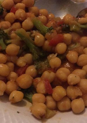 Foto principal de Garbanzos con verduras y tomate