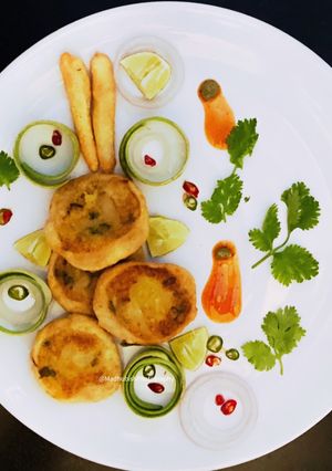 A picture of Pinwheel Samose (Bakarwadi).