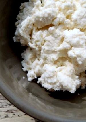A picture of Easy Homemade No Salt Cottage Cheese.