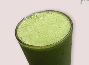 Una foto de Batido verde -antioxidante multi beneficios- 🌿 :)