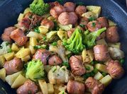 Una foto de coliflor con patatas