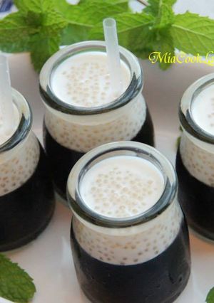 A picture of Grass Jelly with Tapioca Pearls.