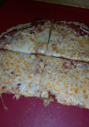 A picture of Cheese Pizza.
