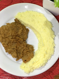 Una foto de Milanesas de carne con puré de papas