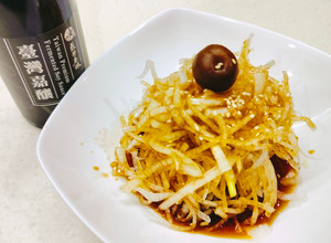 梅醋涼拌洋蔥絲 的食譜成品照片
