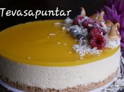 Una foto de gelatina de yogurt con mango