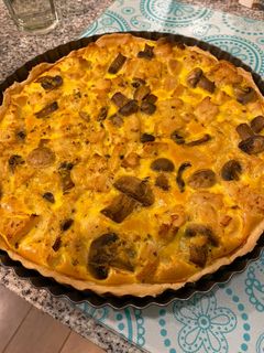 Una foto de Quiche pollo champiñón