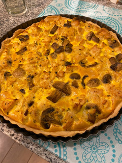 Una foto de Quiche pollo champiñón