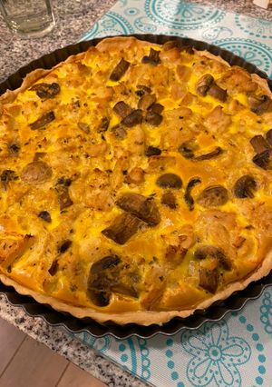 Una foto de Quiche pollo champiñón