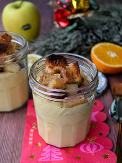 Foto di Crema agli agrumi con crumble di pandoro e mele