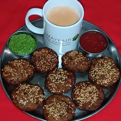 A picture of Puffed Vada (Maize vada).