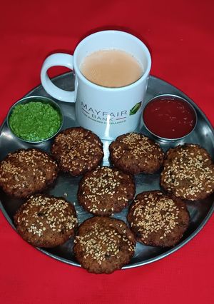 A picture of Puffed Vada (Maize vada).