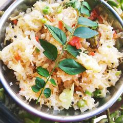 A picture of Semolina & vermicelli upma with lots of veggie.