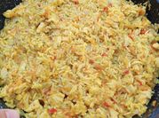 Una foto de pechuga de pollo con arroz