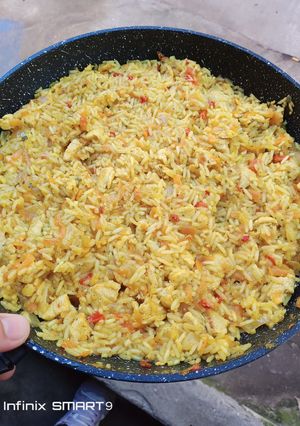 Una foto de Arroz amarillo con pollo