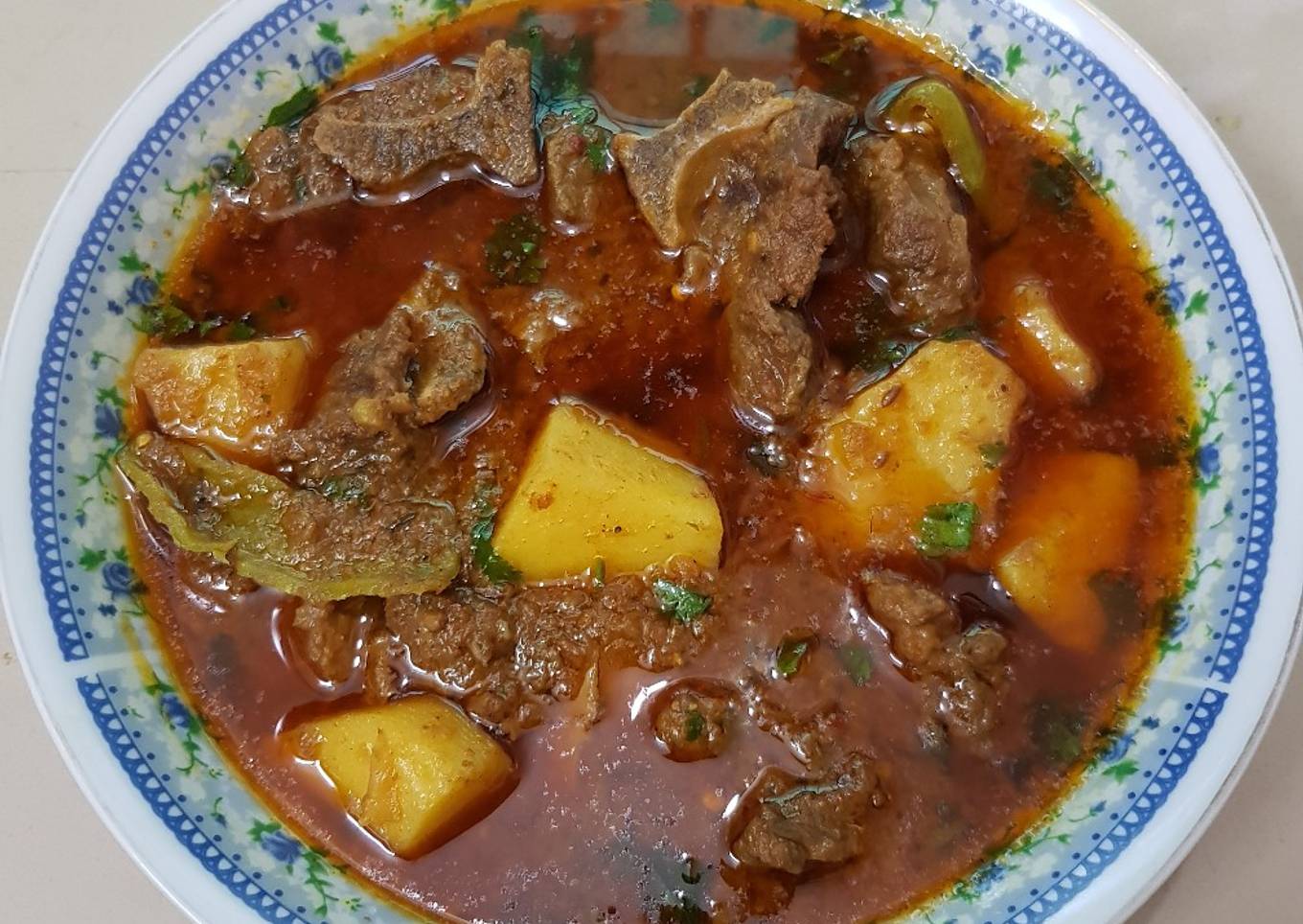 Aalu gosht (mutton/beef)
