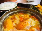 Una foto de sopa miso