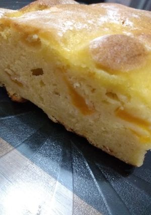 Una foto de Torta húmeda con durazno