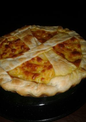 Una foto de Tarta de verduras con lo que había en la heladera👍👌😙