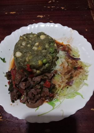 A picture of Mukimo steamed cabbage beef.