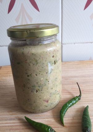 A picture of Green Chillie Paste.