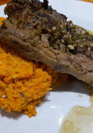 Una foto de Cordero y procesado de zanahoria, huevo, cebollas y cheddar