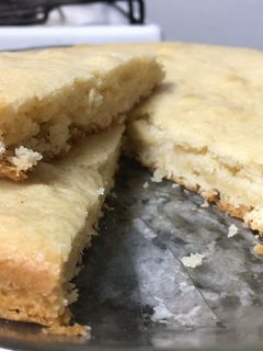 Una foto de Bizcochuelo sin huevo y budín de banana