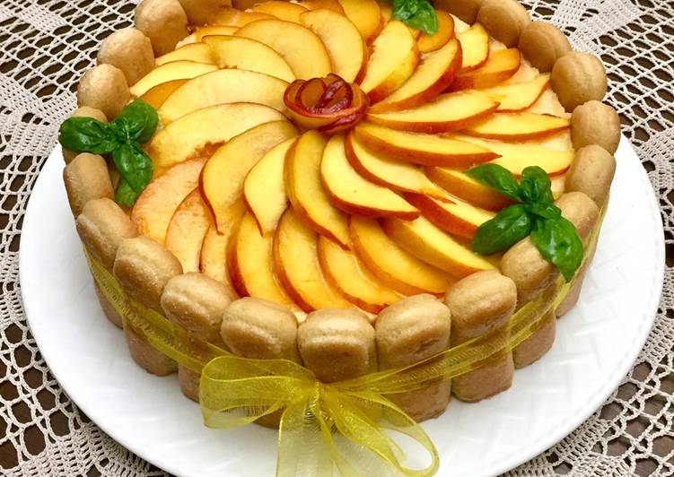 Recetta di Veloce Charlotte alle pesche e cioccolato bianco