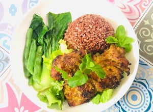 Hình của món Đùi gà rút xương nướng ngũ vị hương.