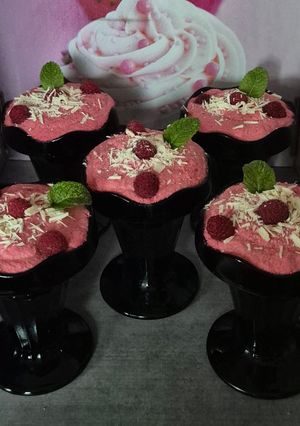 Une photo de 🍓❤️ Mousses framboises gourmandes au cœur coulant