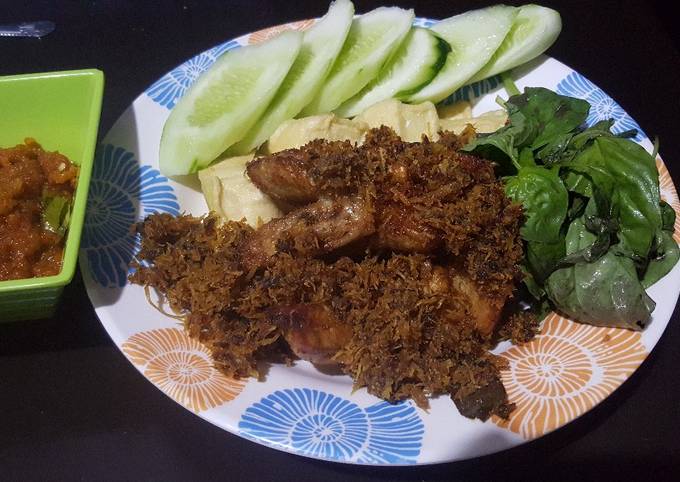 Ayam goreng serundeng