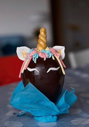 Una foto de Huevos de pascua de unicornio