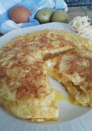 Una foto de Tortilla de patata a los 3 quesos
