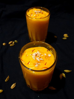 મેગો લસ્સી (Mango Lassi Recipe In Gujarati) રેસીપી મુખ્ય ફોટો