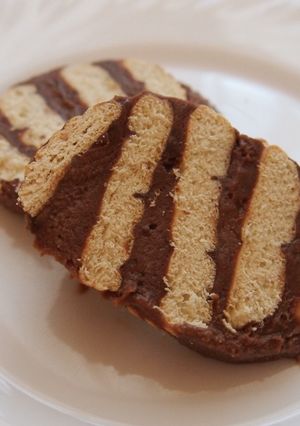 Csíkos kekszes süti recept fotója
