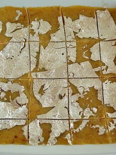 মুগ ডালের বরফি (Moong daler barfi recipe in Bengali) রেসিপির প্রধান ছবি