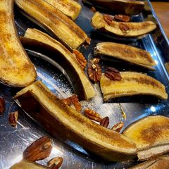 A picture of Baked honey and cinnamon banana.