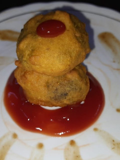 कच्चे केले के बड़े (Kachhe kele ke bade recipe in Hindi) रेसिपी मुख्य फोटो