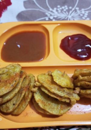 पेरी पेरी आलु (peri peri aloo recipe in marathi) रेसिपी चे मुख्य फोटो 