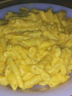 Una foto de Mac and Cheese Vegan (macarrones con queso vegano)