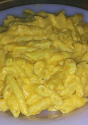 Una foto de Mac and Cheese Vegan (macarrones con queso vegano)