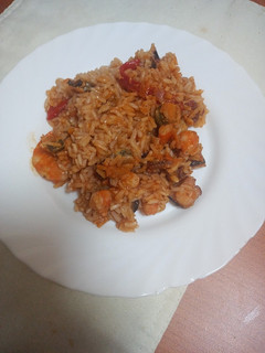 Una foto de Arroz con pulpo, langostinos y mejillones