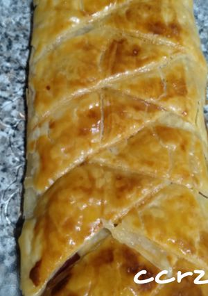 Una foto de Trenza de bacon, queso de cabra y jamón York