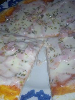 Una foto de Pizza sin levadura y en sartén🍕