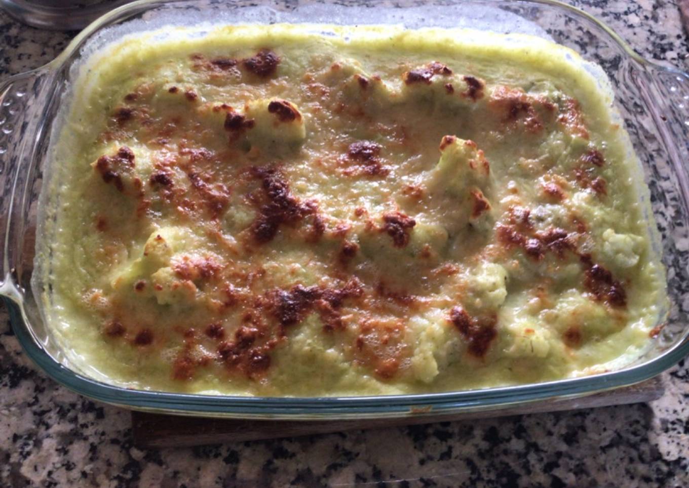 Coliflor gratinada con salsa de vegetales