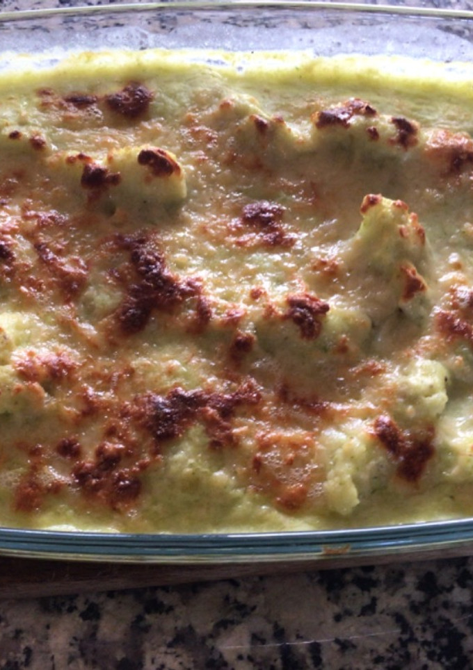 Una foto de Coliflor gratinada con salsa de vegetales
