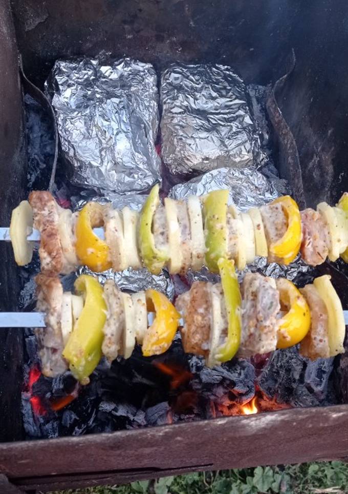 Картопля на шампурах з овочами